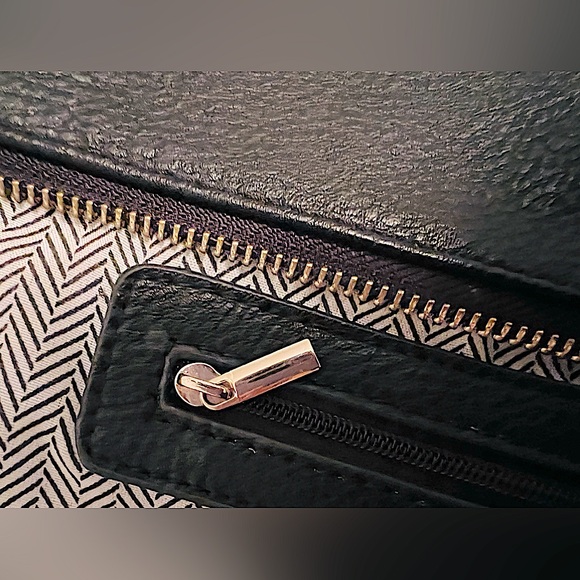 Steve Madden Faux Pebbled Leather Clutch with Fringes - Rare & Retro. - Picture 14 of 15